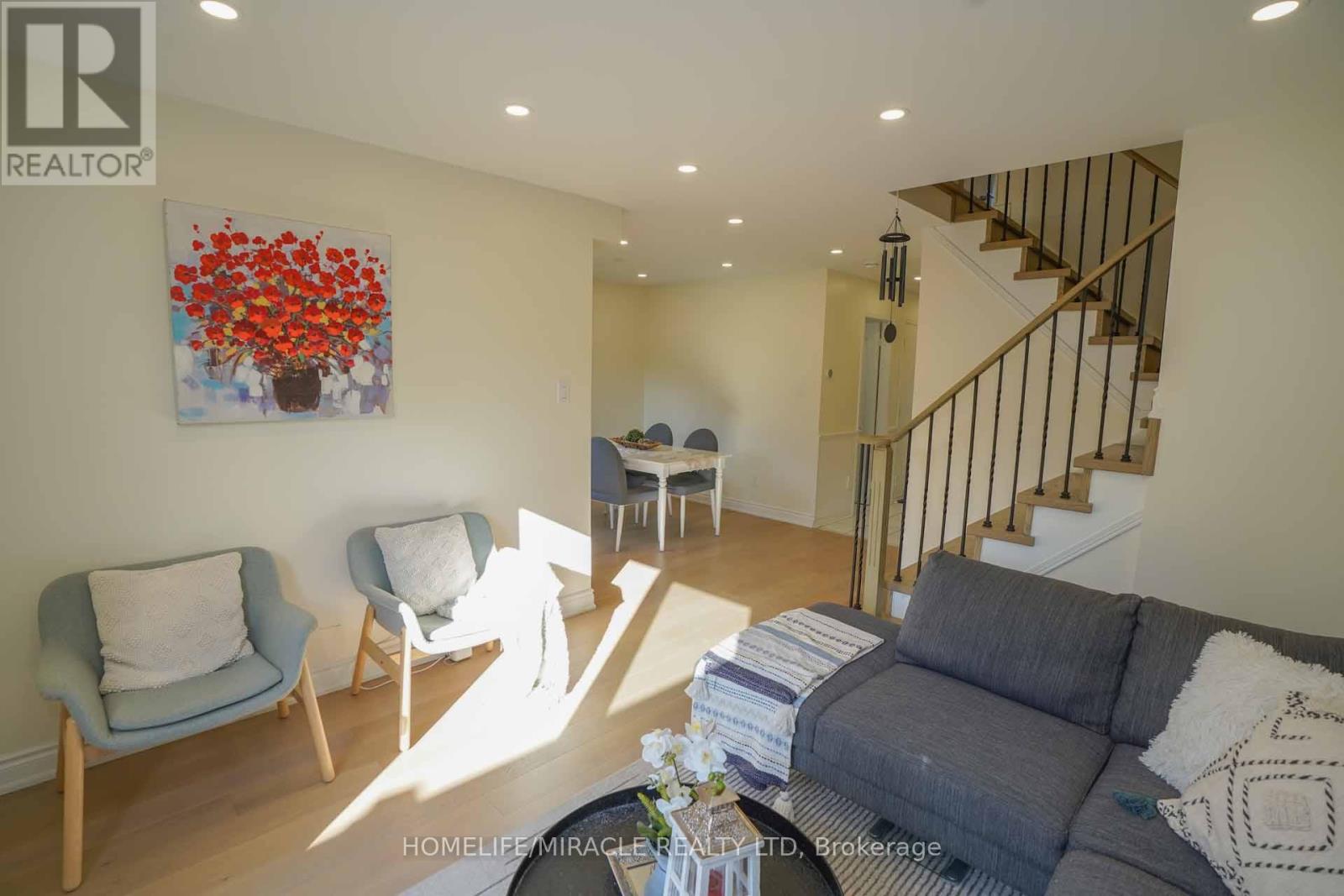 40 Gardenia Way, Caledon, Ontario  L7C 1B2 - Photo 18 - W12395612