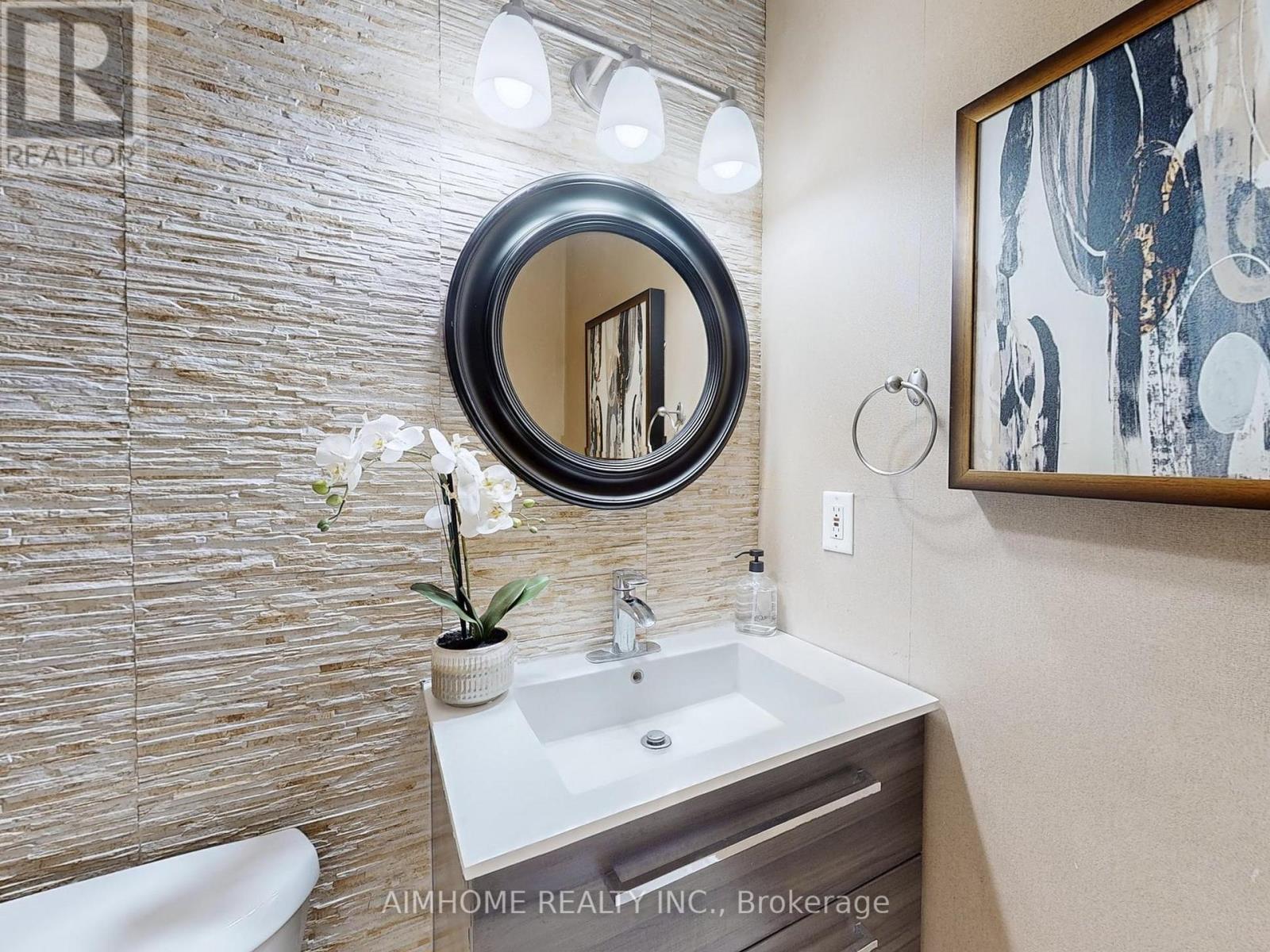 2068 Westmount Drive, Oakville, Ontario  L6M 3P2 - Photo 16 - W12395615