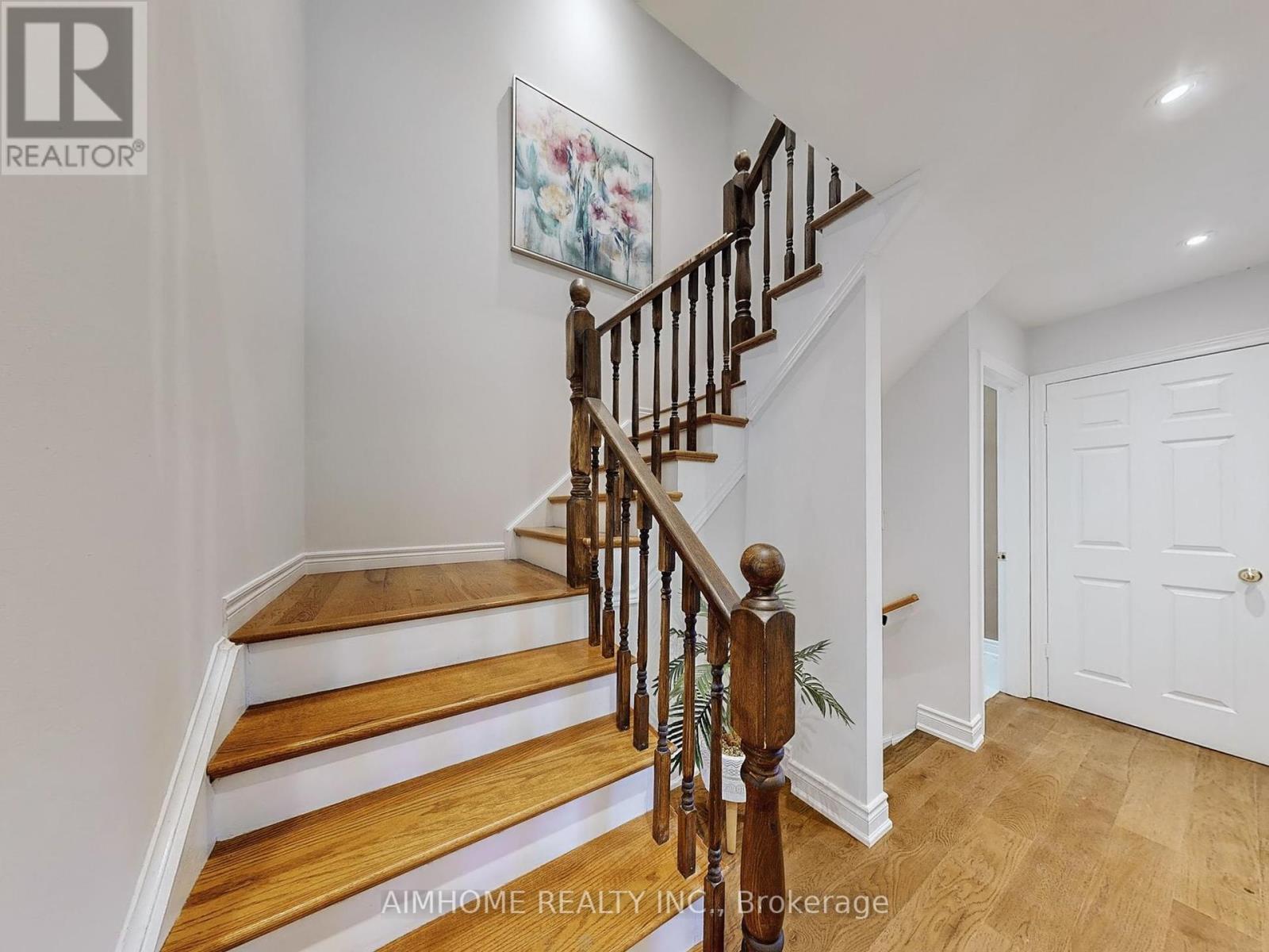 2068 Westmount Drive, Oakville, Ontario  L6M 3P2 - Photo 17 - W12395615