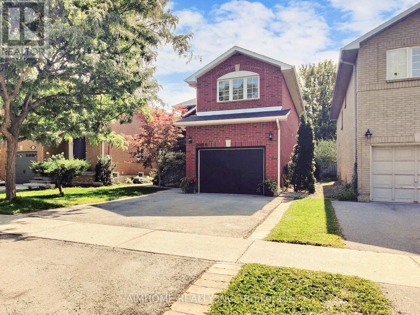 2068 Westmount Drive, Oakville, Ontario  L6M 3P2 - Photo 2 - W12395615