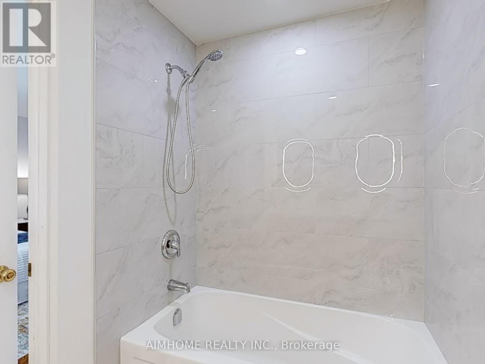 2068 Westmount Drive, Oakville, Ontario  L6M 3P2 - Photo 24 - W12395615