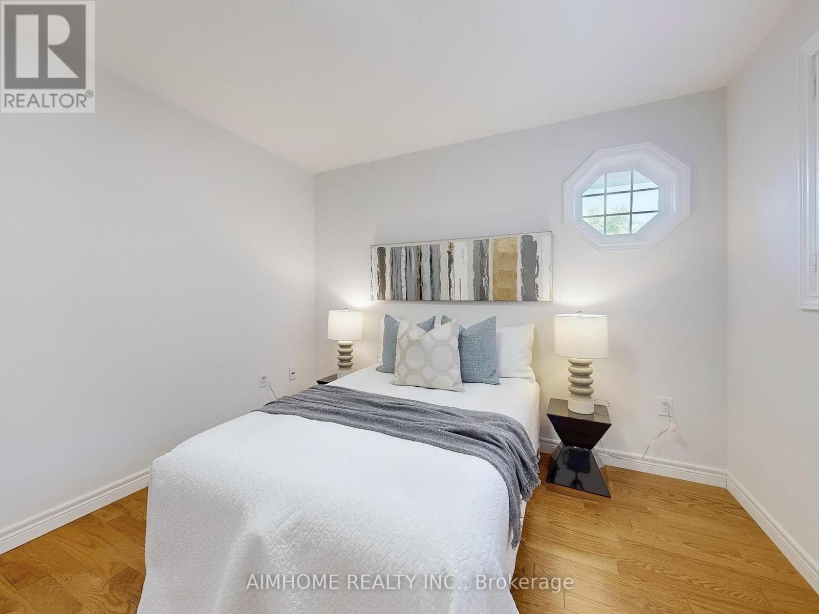2068 Westmount Drive, Oakville, Ontario  L6M 3P2 - Photo 27 - W12395615