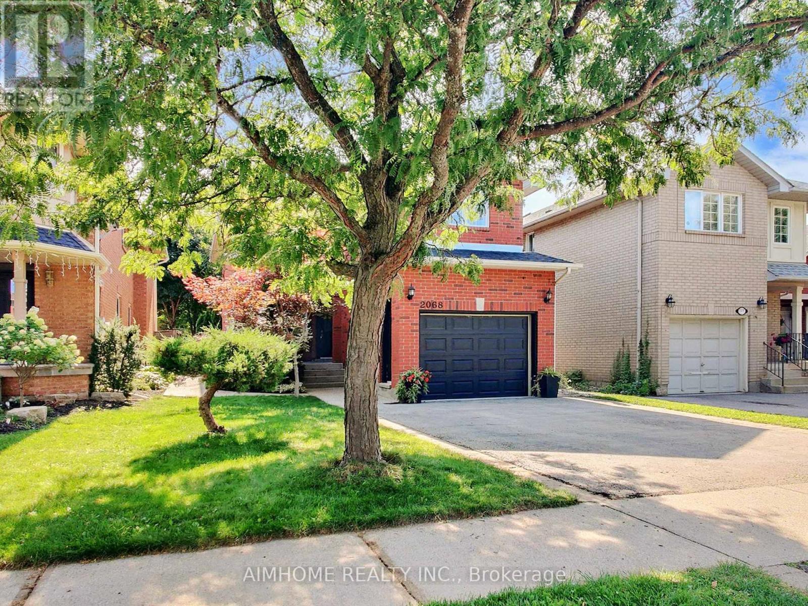 2068 Westmount Drive, Oakville, Ontario  L6M 3P2 - Photo 3 - W12395615