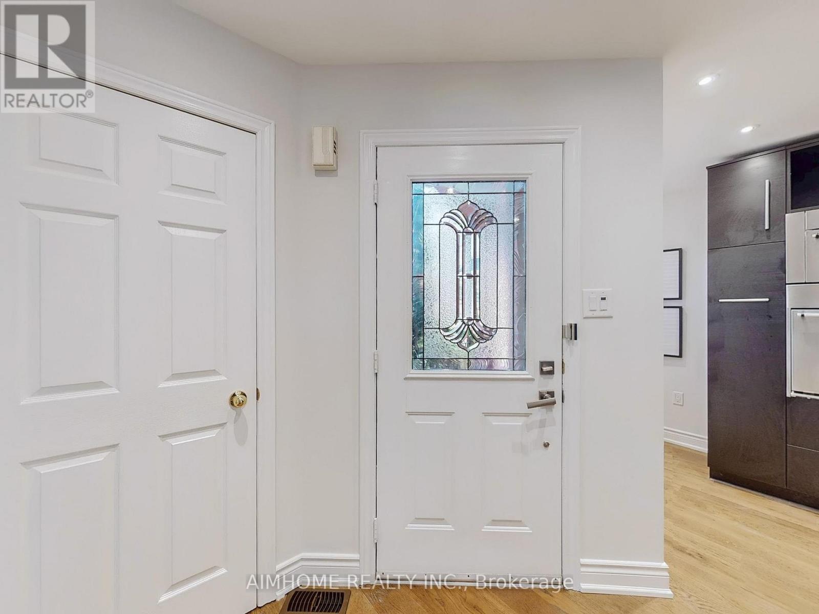 2068 Westmount Drive, Oakville, Ontario  L6M 3P2 - Photo 33 - W12395615