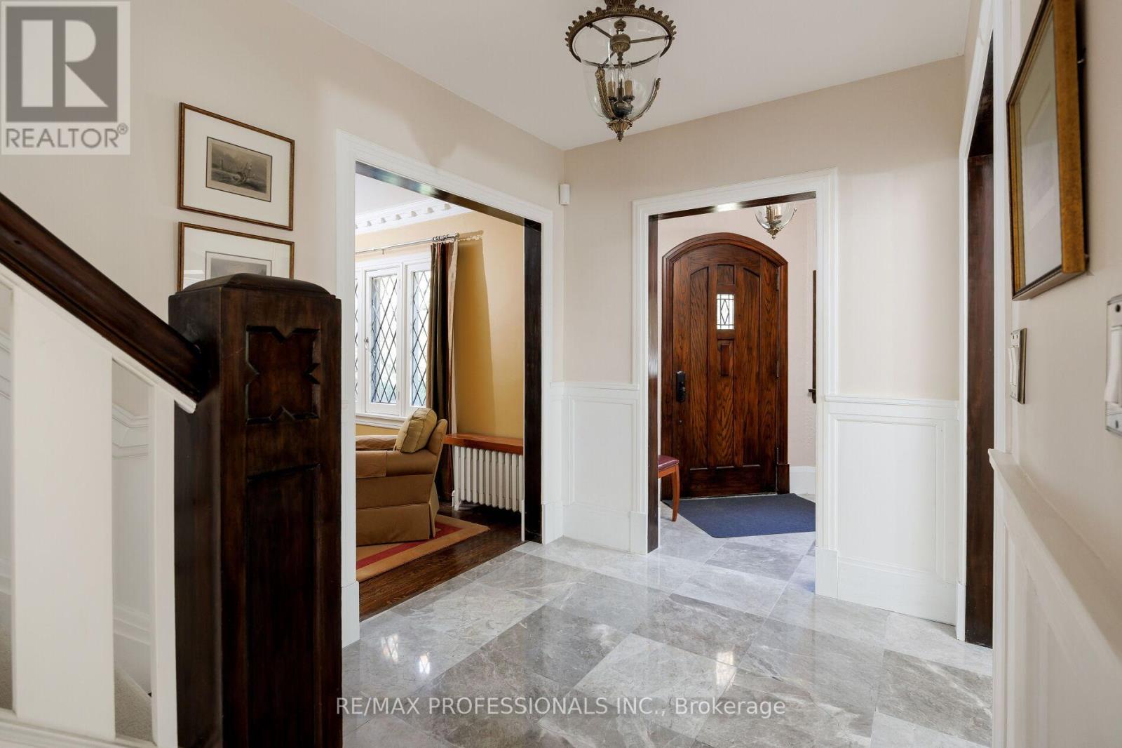 16 Kingsway Crescent, Toronto (Kingsway South), Ontario  M8X 2P9 - Photo 10 - W12395622