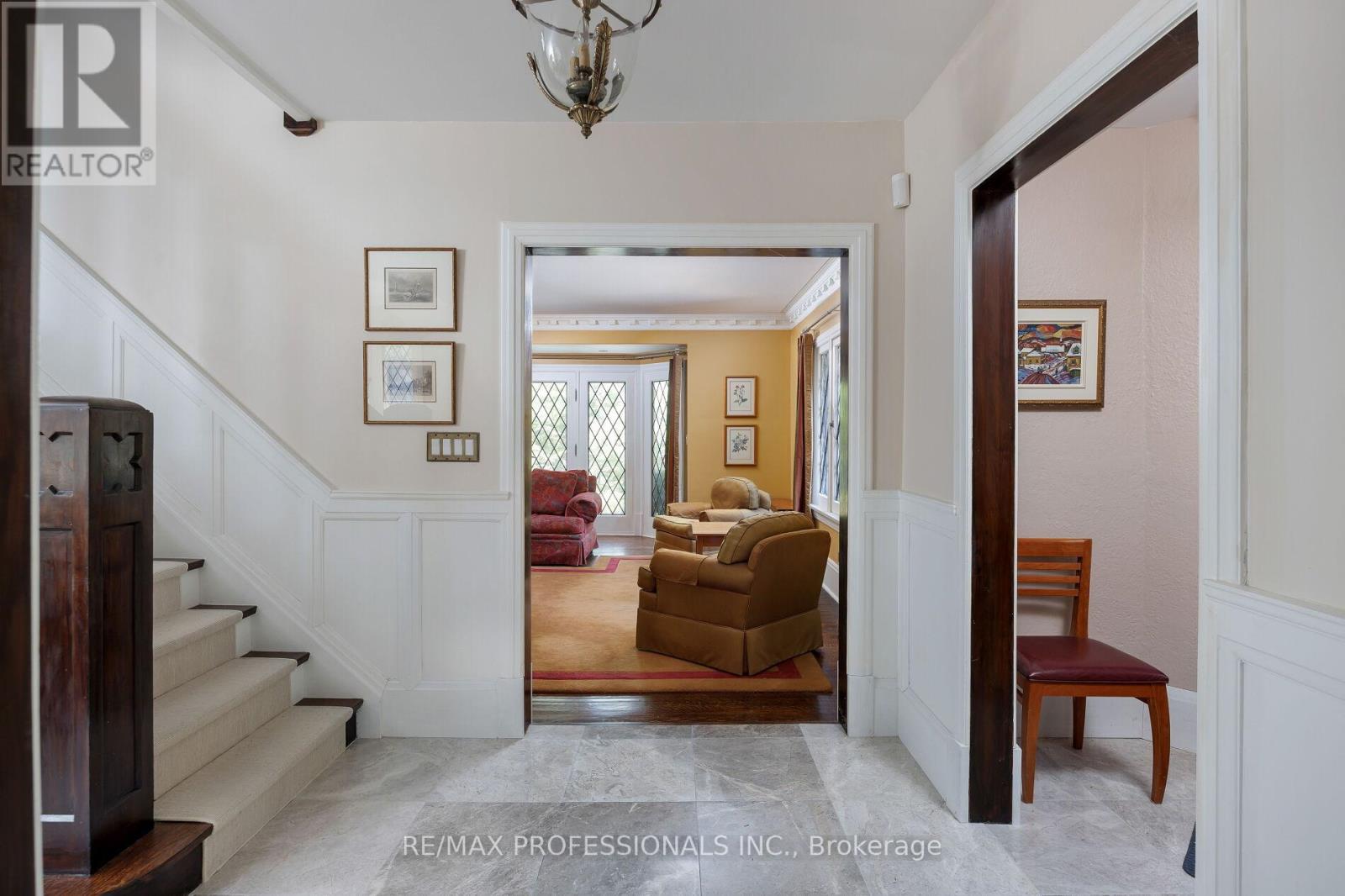 16 Kingsway Crescent, Toronto (Kingsway South), Ontario  M8X 2P9 - Photo 11 - W12395622