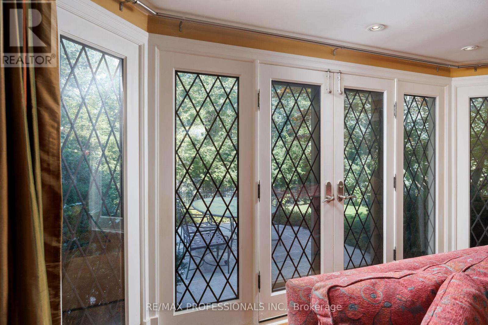 16 Kingsway Crescent, Toronto (Kingsway South), Ontario  M8X 2P9 - Photo 13 - W12395622