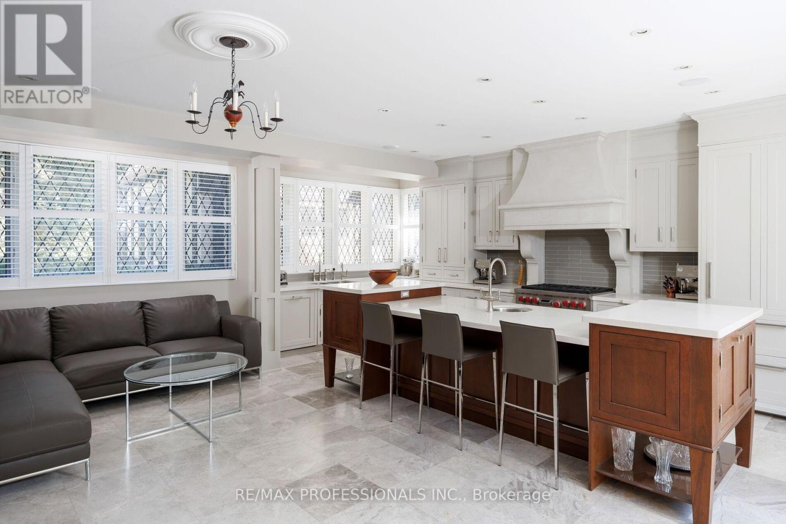 16 Kingsway Crescent, Toronto (Kingsway South), Ontario  M8X 2P9 - Photo 21 - W12395622