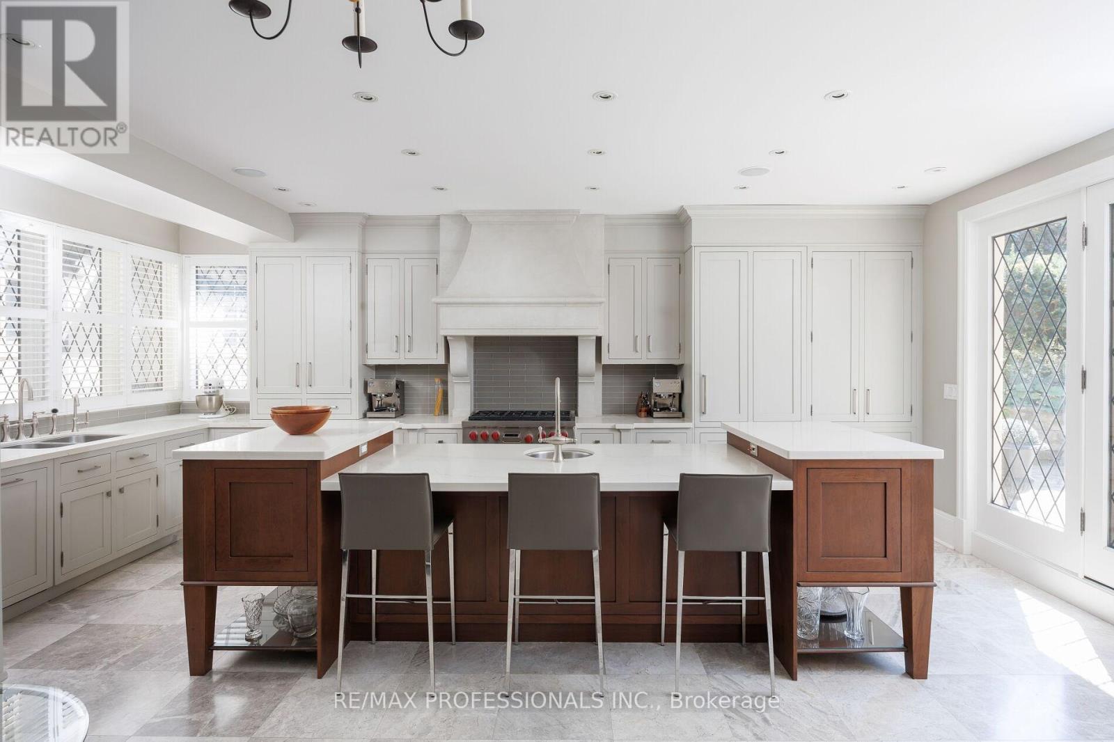 16 Kingsway Crescent, Toronto (Kingsway South), Ontario  M8X 2P9 - Photo 22 - W12395622