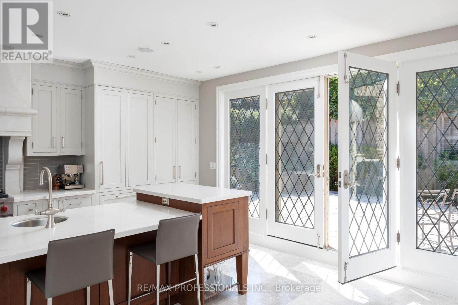 16 Kingsway Crescent, Toronto (Kingsway South), Ontario  M8X 2P9 - Photo 25 - W12395622