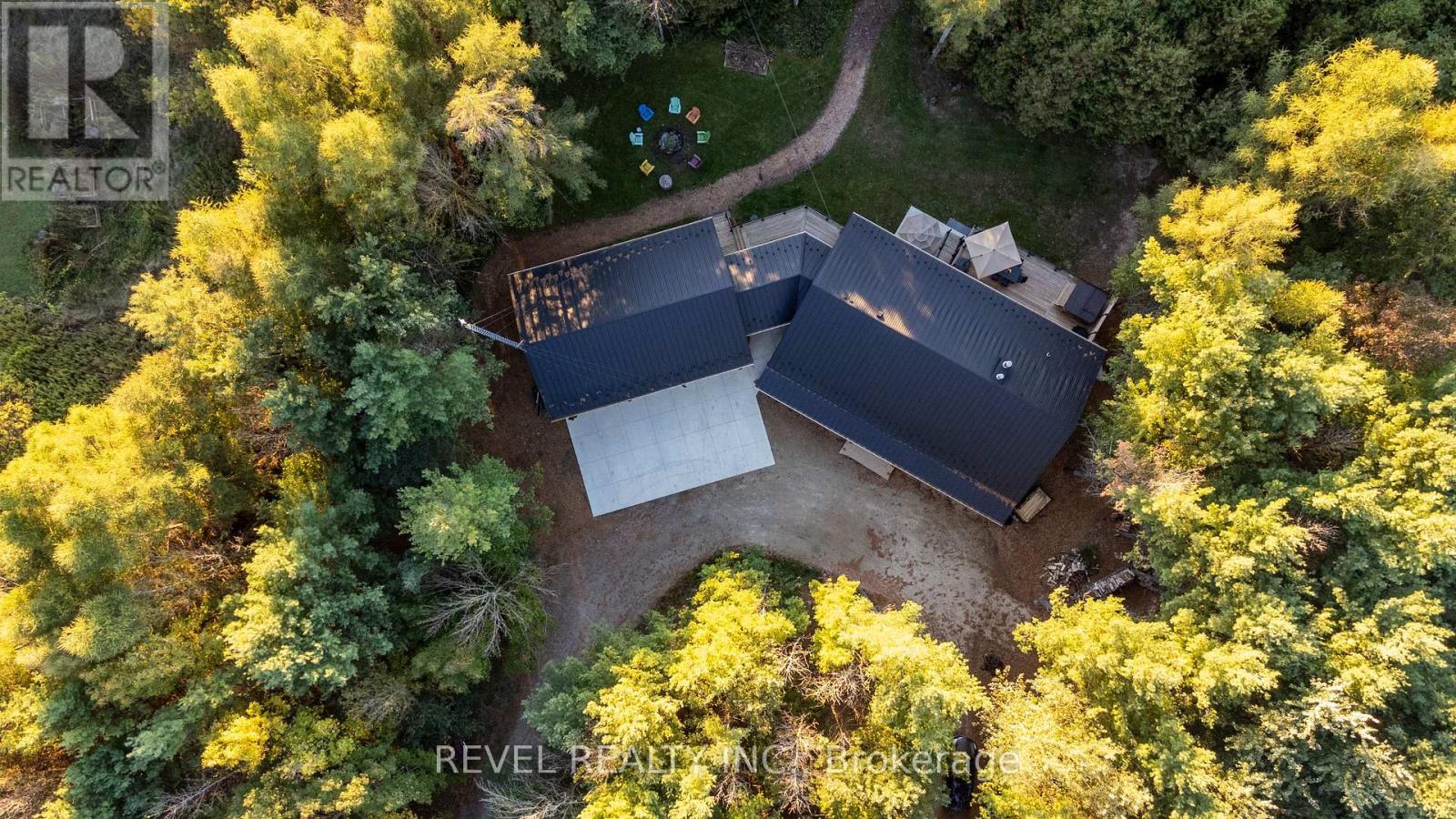 7404 WELLINGTON ROAD, Mapleton, Ontario