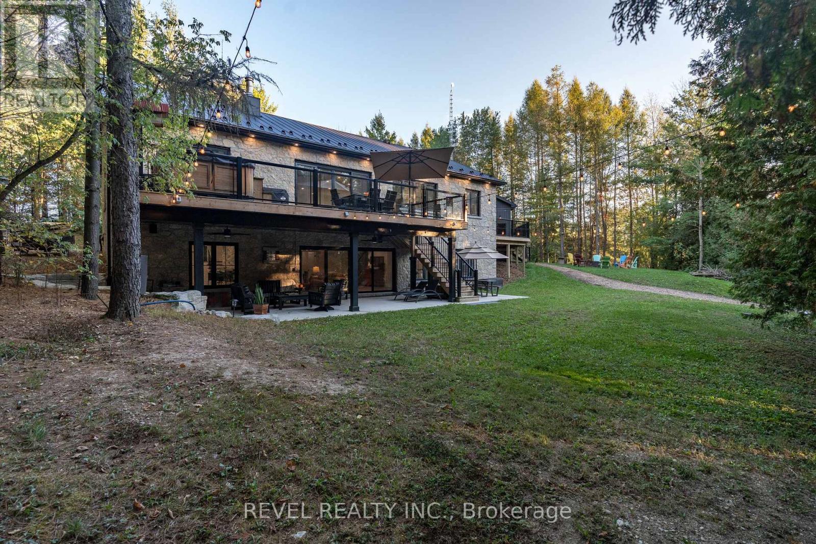 7404 Wellington Road, Mapleton, Ontario  N0G 2K0 - Photo 38 - X12395618