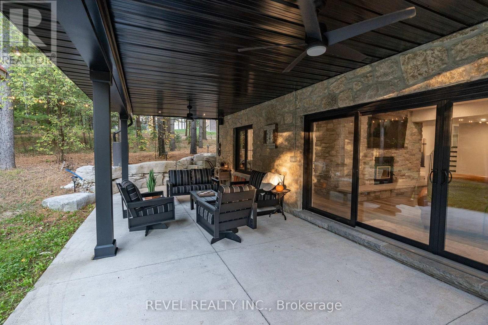 7404 Wellington Road, Mapleton, Ontario  N0G 2K0 - Photo 39 - X12395618