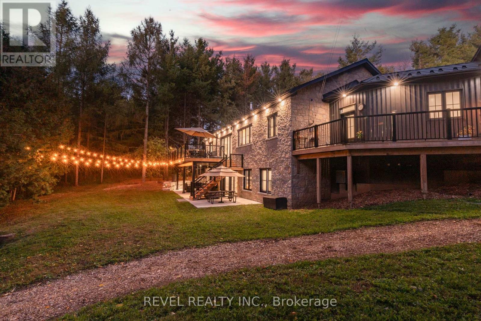 7404 Wellington Road, Mapleton, Ontario  N0G 2K0 - Photo 42 - X12395618