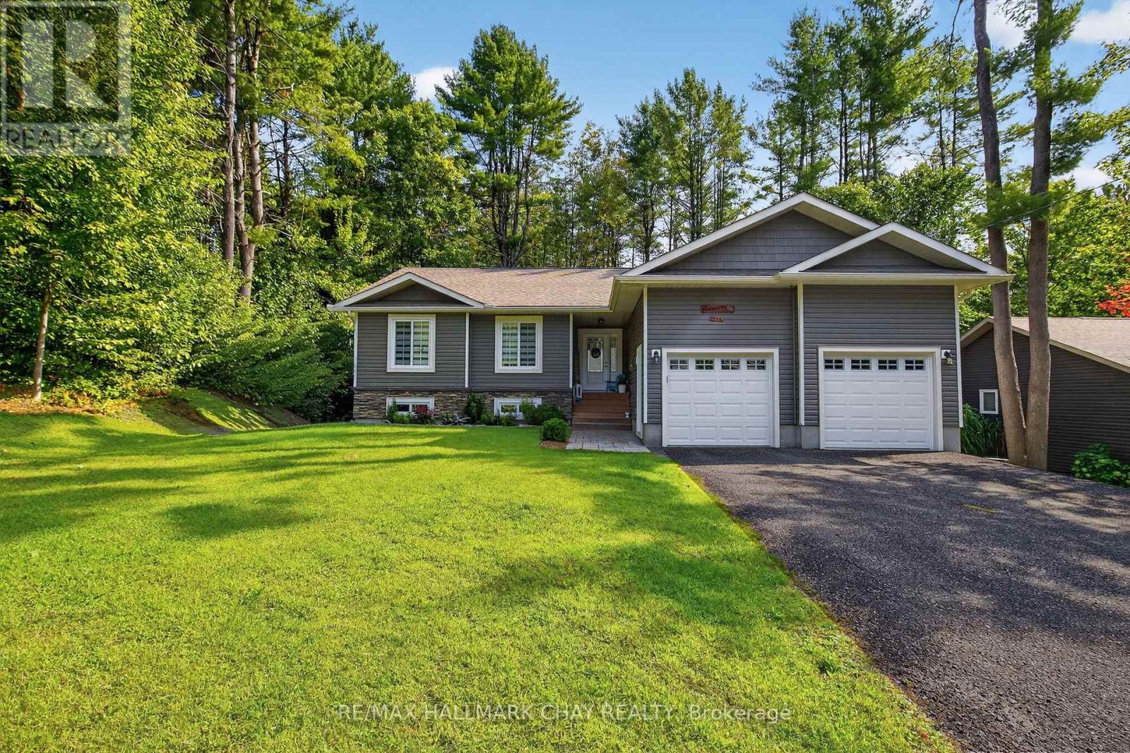 202 Vel-Dor Crescent, Bracebridge, Ontario  P1L 1J4 - Photo 1 - X12395621