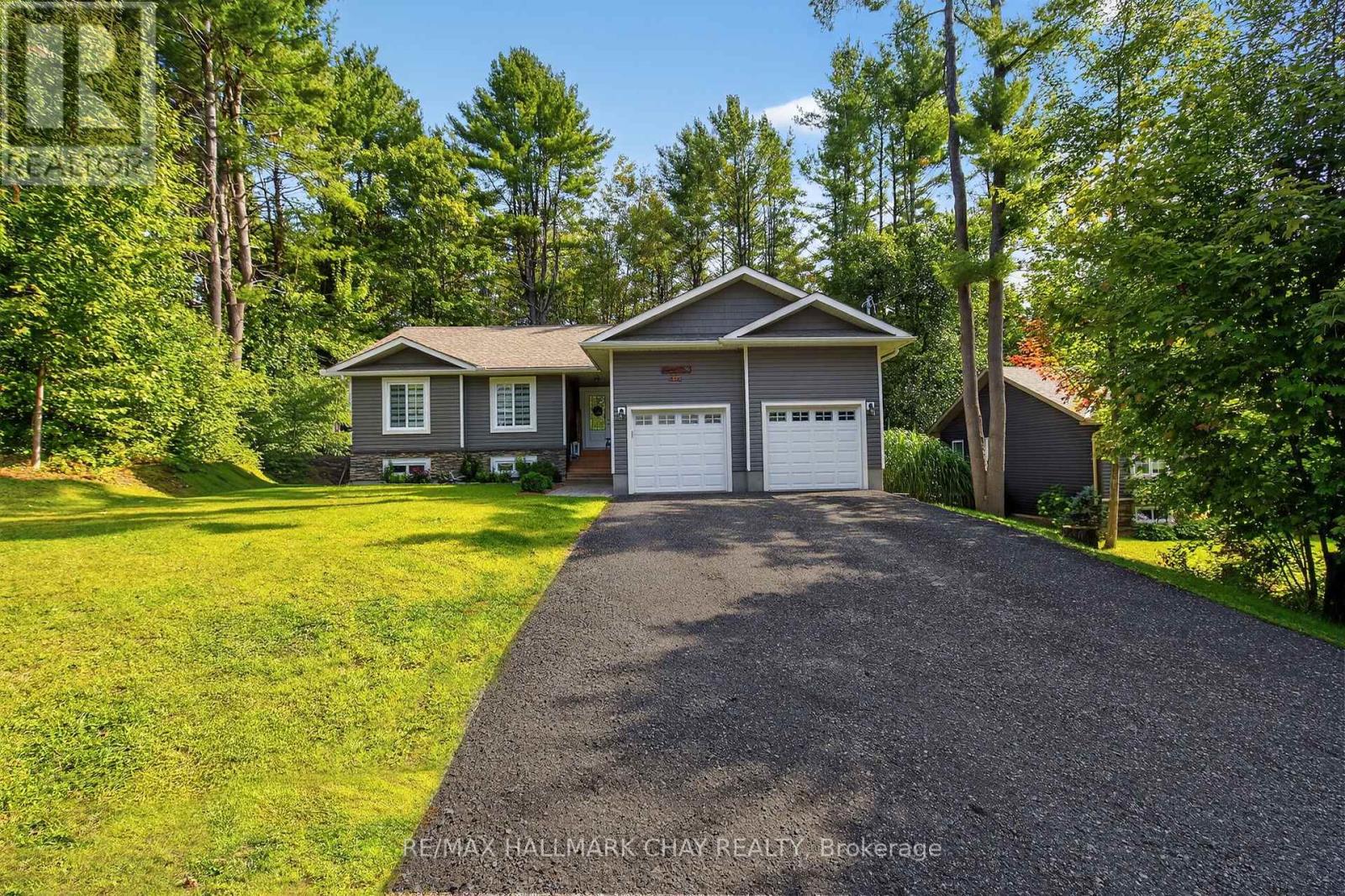 202 Vel-Dor Crescent, Bracebridge, Ontario  P1L 1J4 - Photo 2 - X12395621
