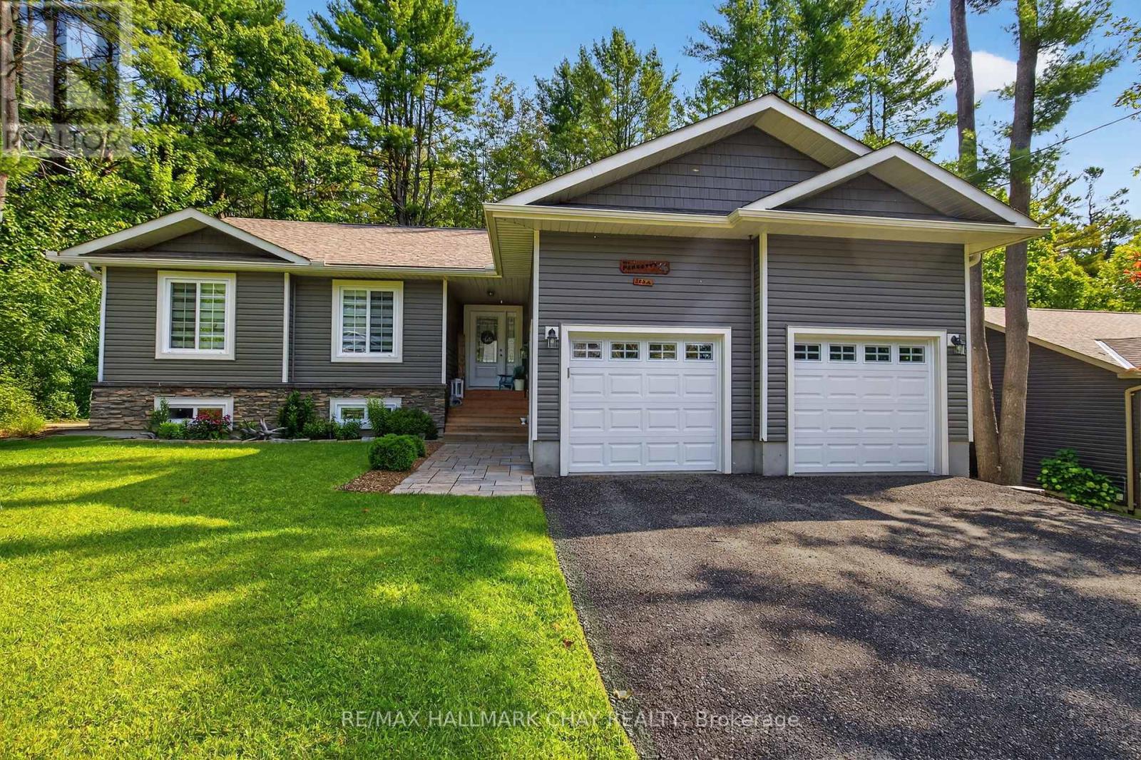 202 Vel-Dor Crescent, Bracebridge, Ontario  P1L 1J4 - Photo 3 - X12395621