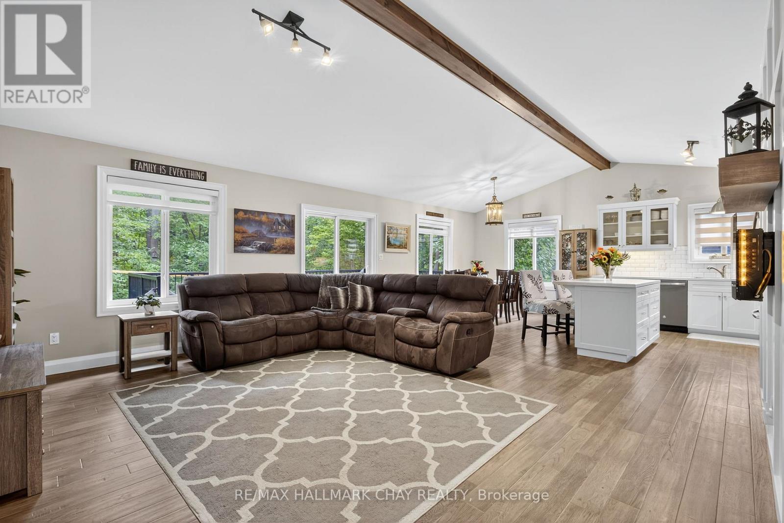 202 Vel-Dor Crescent, Bracebridge, Ontario  P1L 1J4 - Photo 8 - X12395621