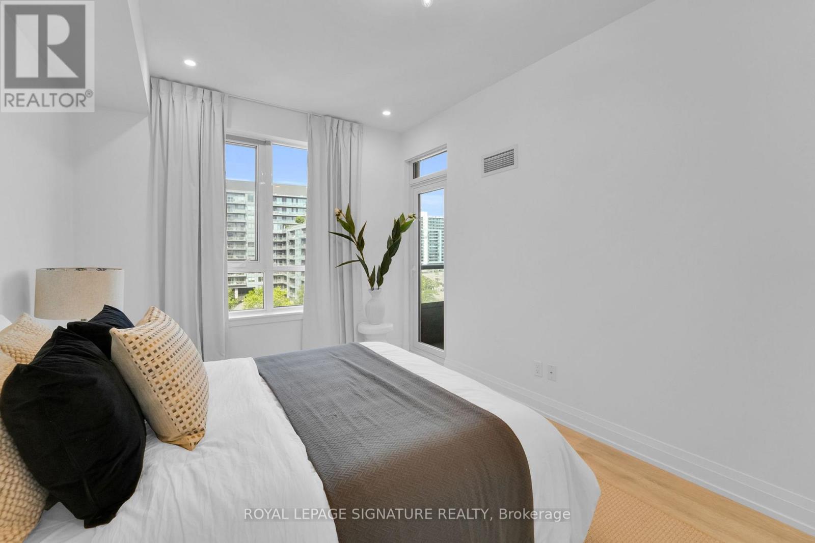 910 - 591 Sheppard Avenue E, Toronto (Bayview Village), Ontario  M2K 1B4 - Photo 19 - C12395650
