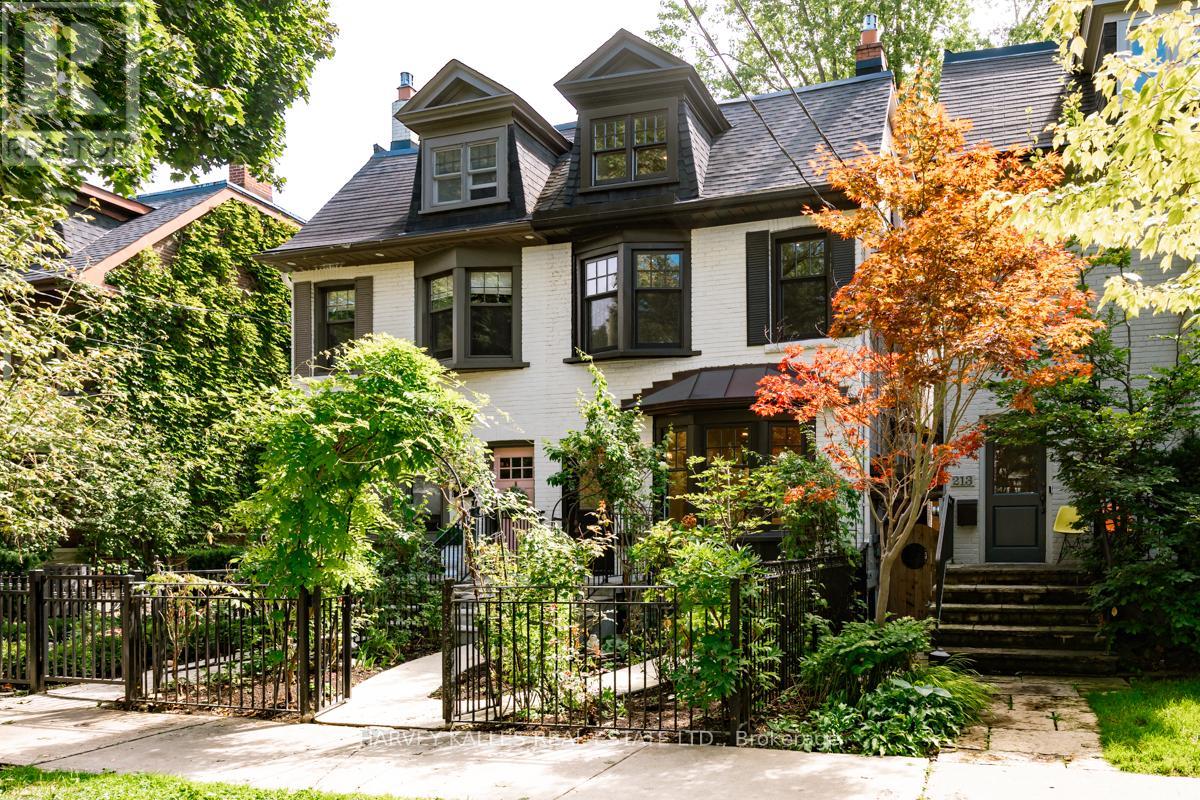211 COTTINGHAM STREET, Toronto, Ontario