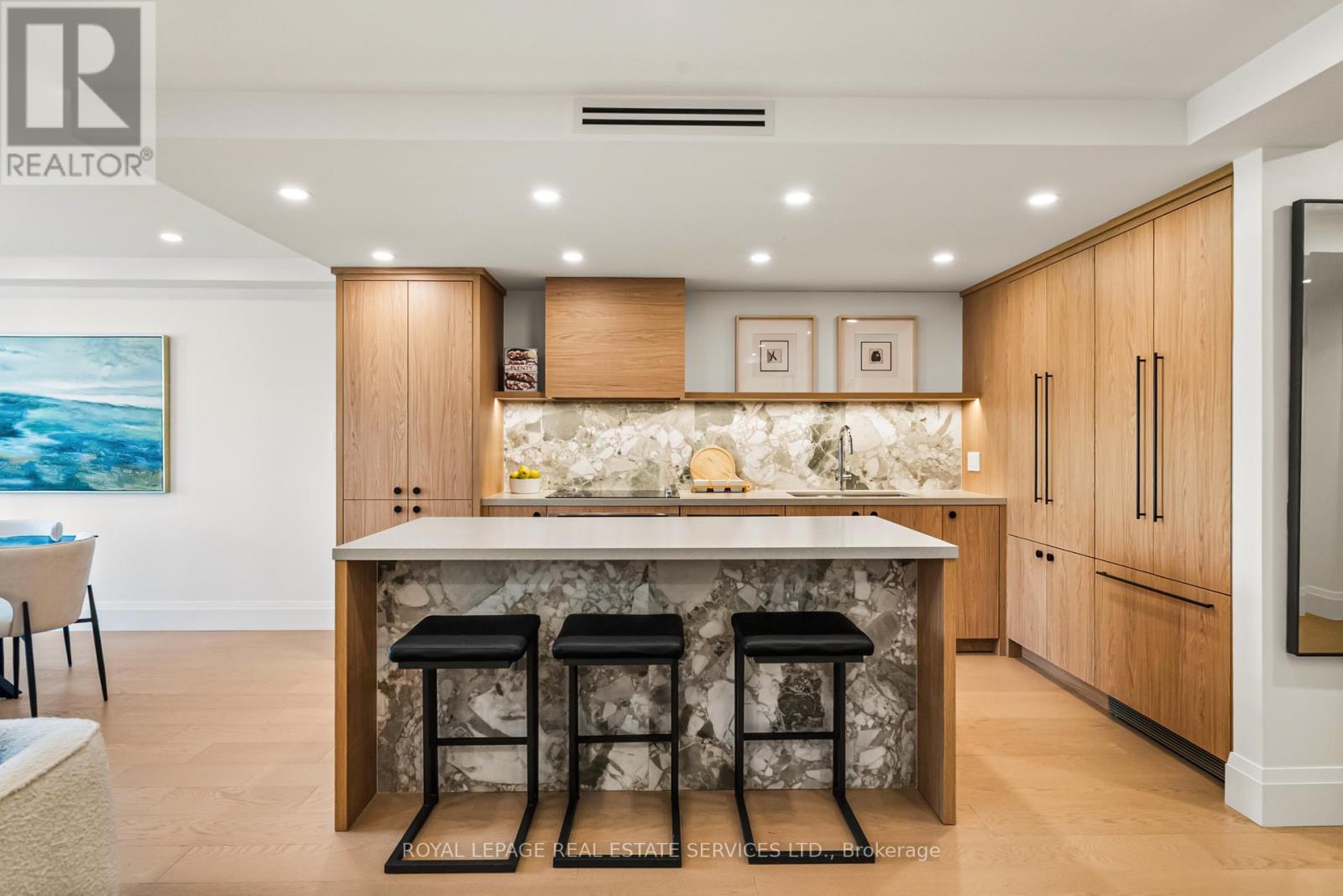 402 - 349 St Clair Avenue W, Toronto (Casa Loma), Ontario  M5P 1M3 - Photo 6 - C12390083