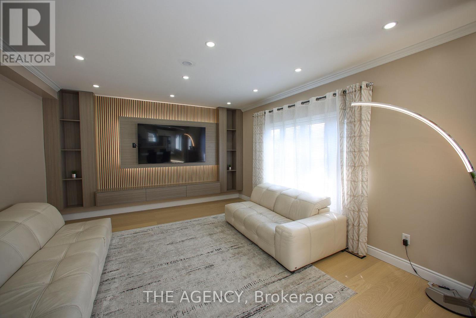 88 Glendower Crescent, Georgina, Ontario  L4P 0A1 - Photo 13 - N12395662