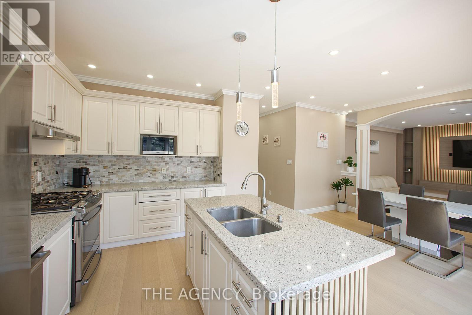 88 Glendower Crescent, Georgina, Ontario  L4P 0A1 - Photo 20 - N12395662