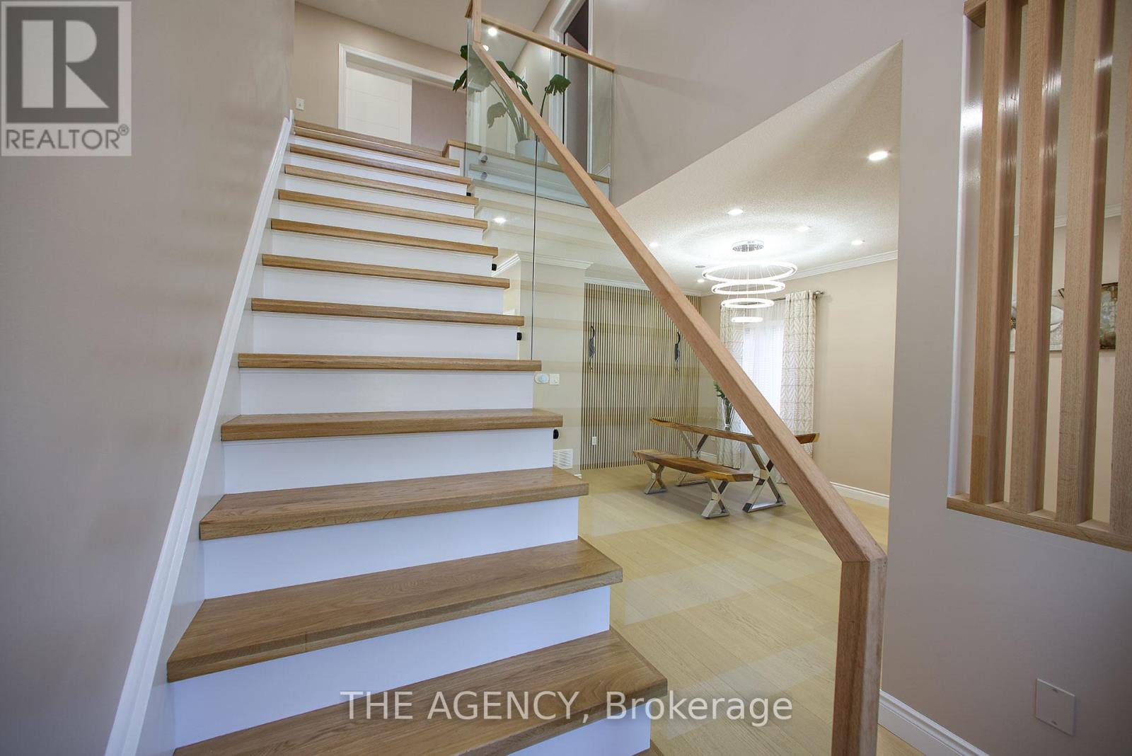 88 Glendower Crescent, Georgina, Ontario  L4P 0A1 - Photo 21 - N12395662