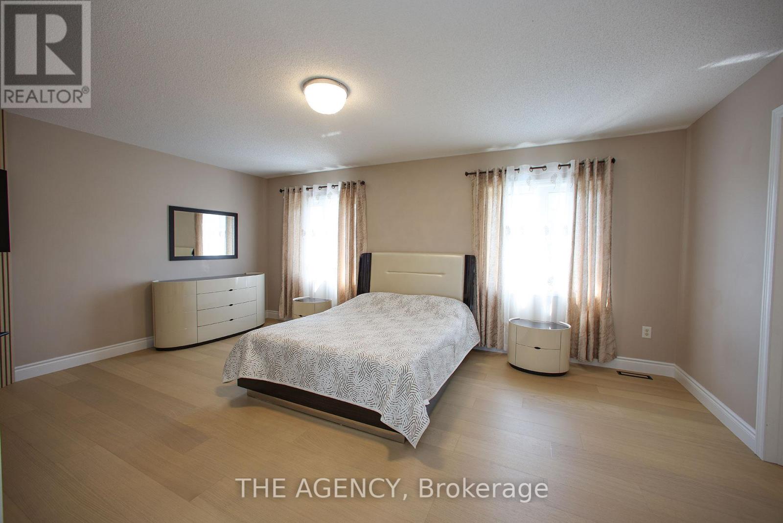 88 Glendower Crescent, Georgina, Ontario  L4P 0A1 - Photo 24 - N12395662