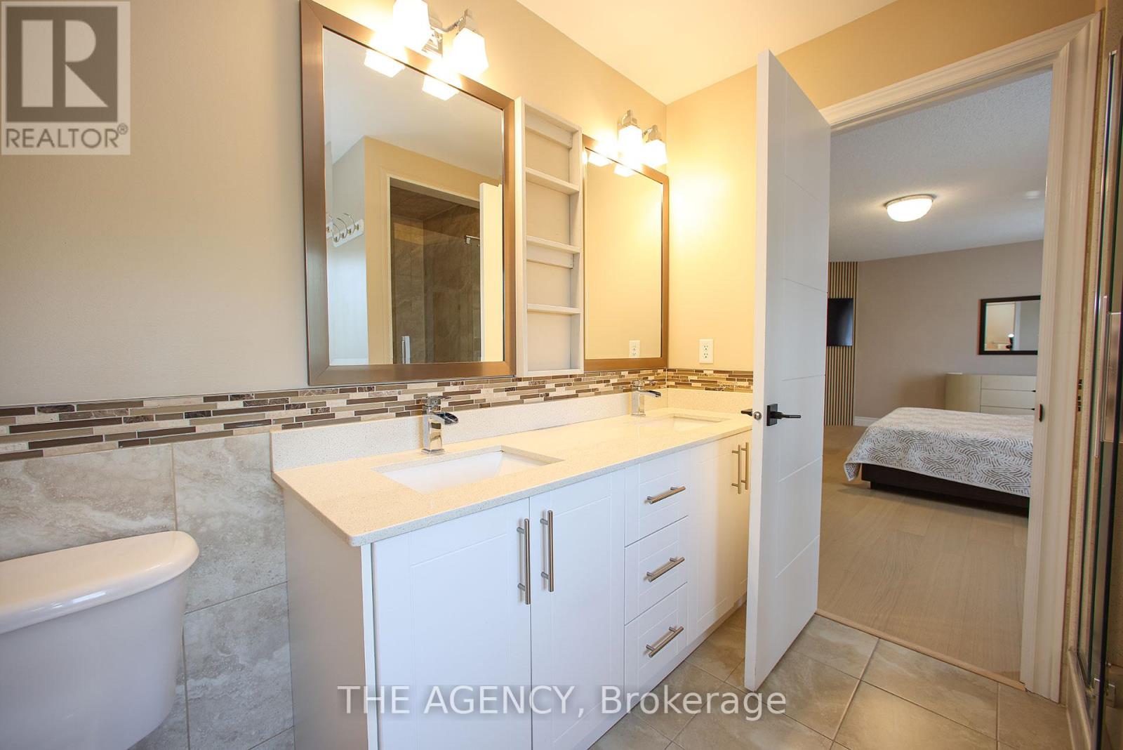 88 Glendower Crescent, Georgina, Ontario  L4P 0A1 - Photo 26 - N12395662