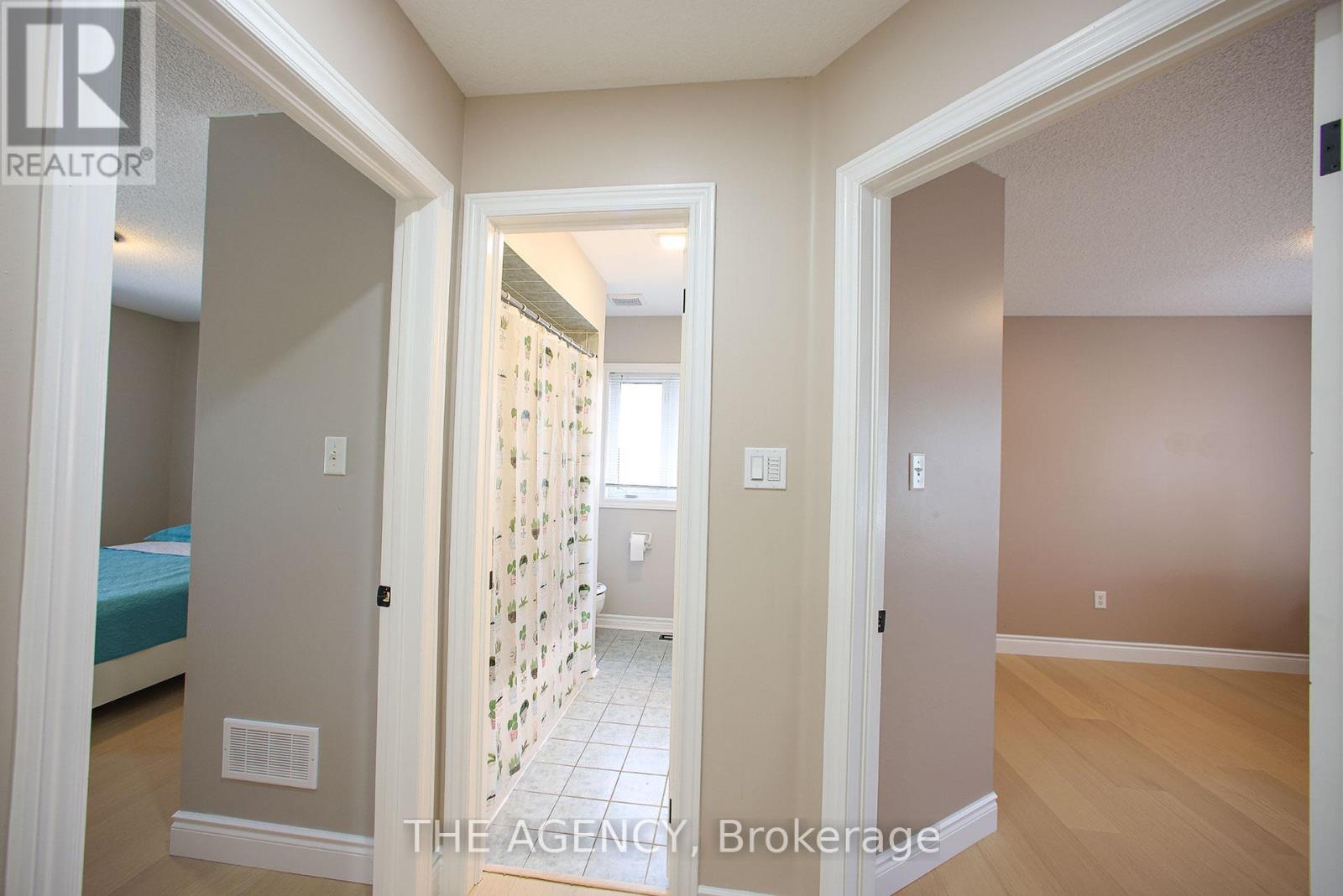 88 Glendower Crescent, Georgina, Ontario  L4P 0A1 - Photo 31 - N12395662