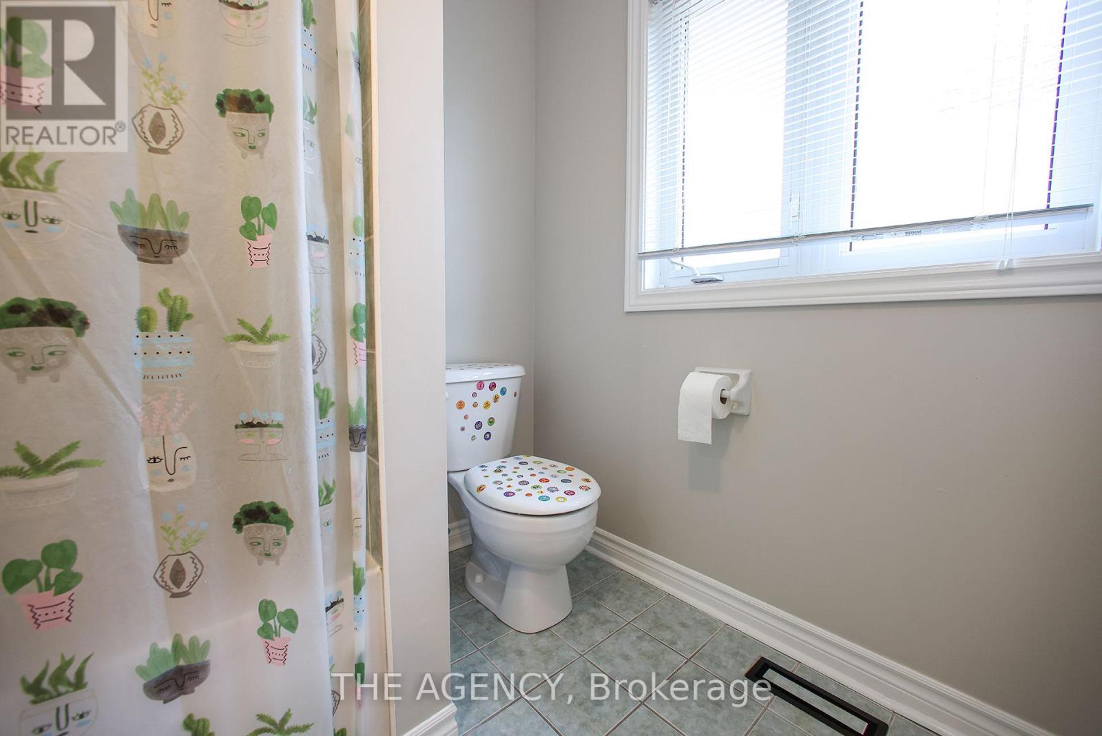 88 Glendower Crescent, Georgina, Ontario  L4P 0A1 - Photo 32 - N12395662