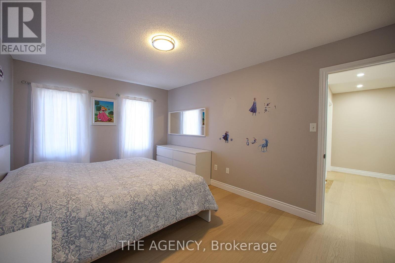 88 Glendower Crescent, Georgina, Ontario  L4P 0A1 - Photo 34 - N12395662