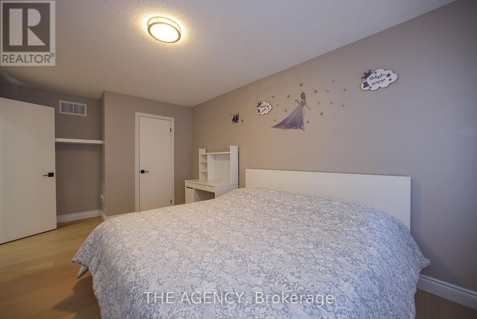 88 Glendower Crescent, Georgina, Ontario  L4P 0A1 - Photo 35 - N12395662