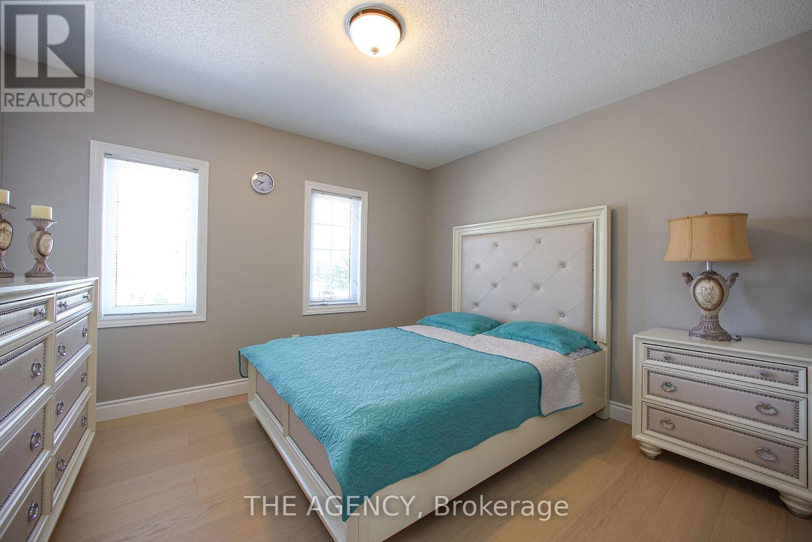 88 Glendower Crescent, Georgina, Ontario  L4P 0A1 - Photo 36 - N12395662
