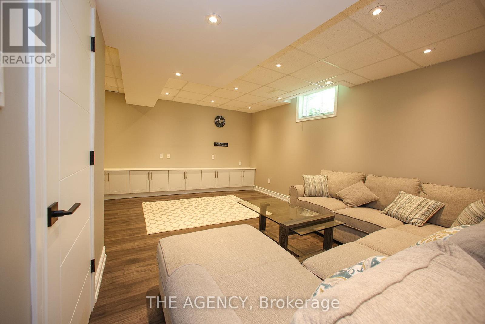 88 Glendower Crescent, Georgina, Ontario  L4P 0A1 - Photo 38 - N12395662