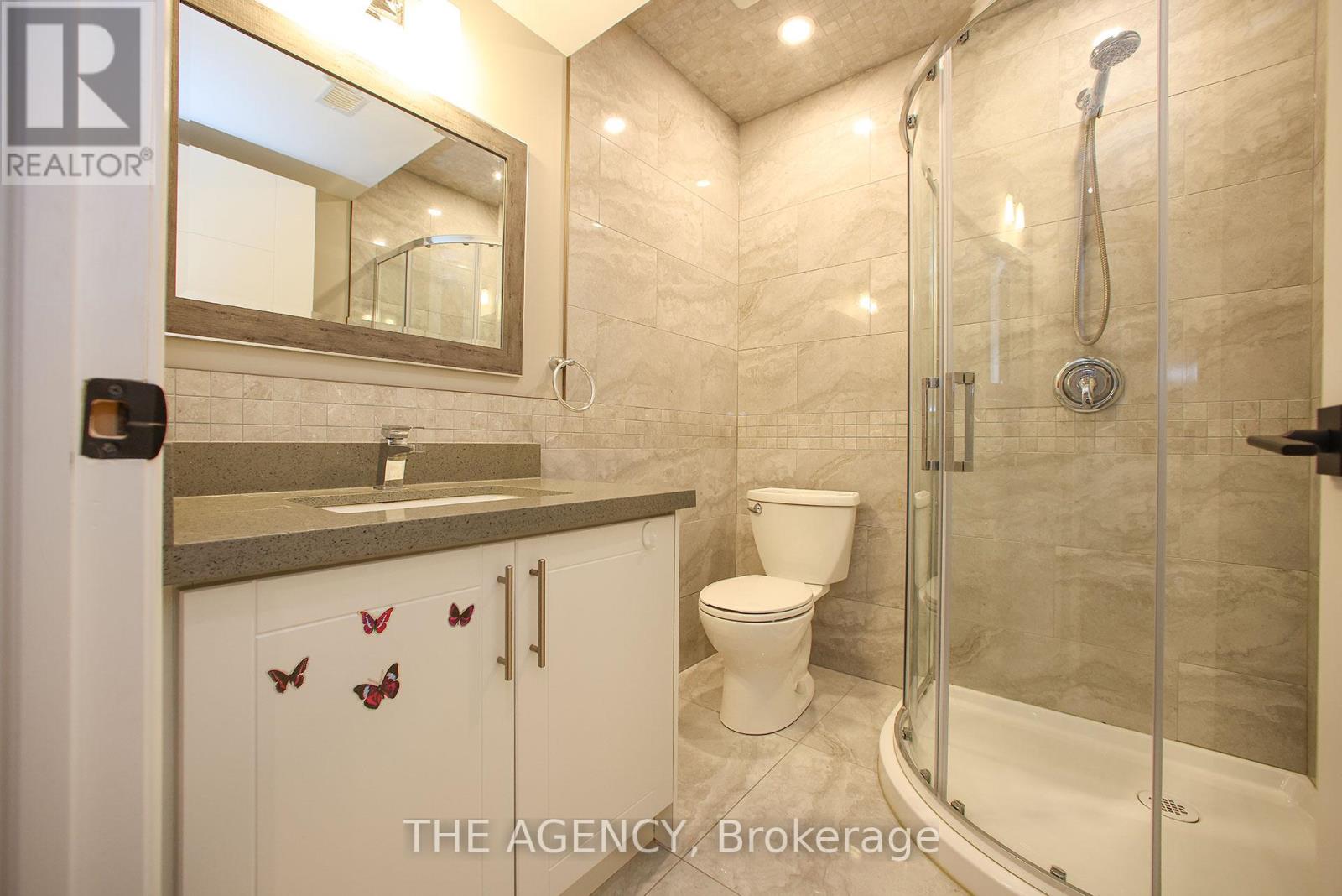 88 Glendower Crescent, Georgina, Ontario  L4P 0A1 - Photo 39 - N12395662