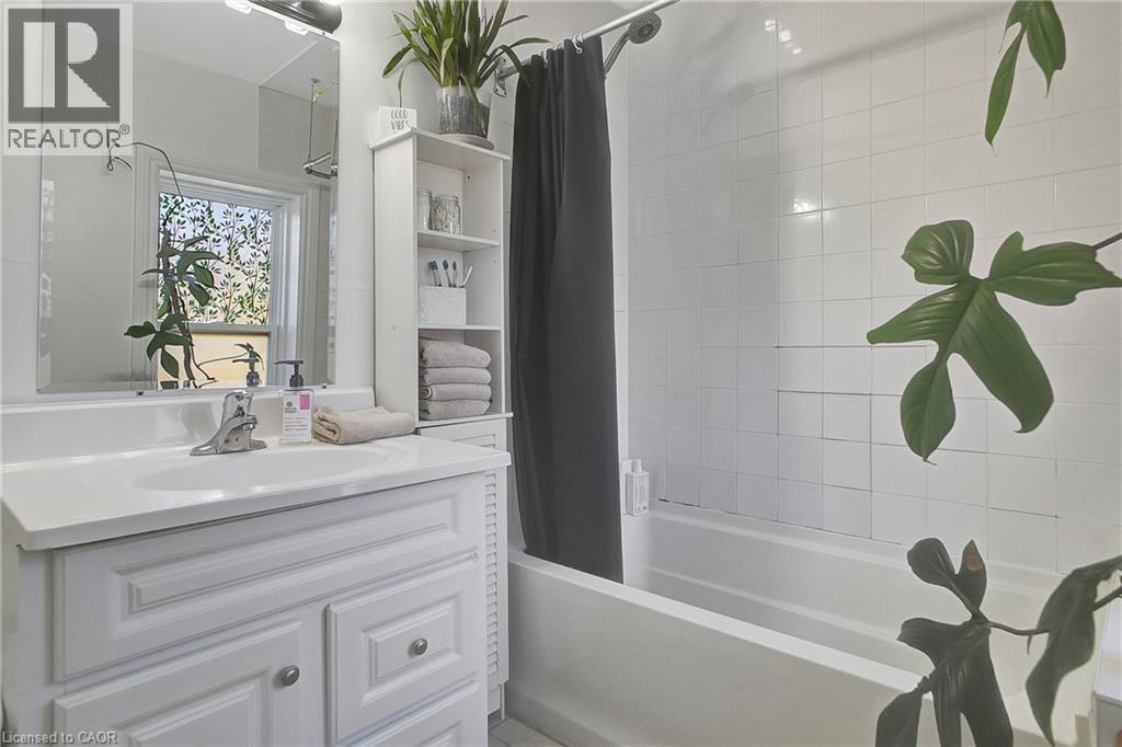 17 Shaw Avenue W, Cambridge, Ontario  N3C 1E3 - Photo 7 - 40768397