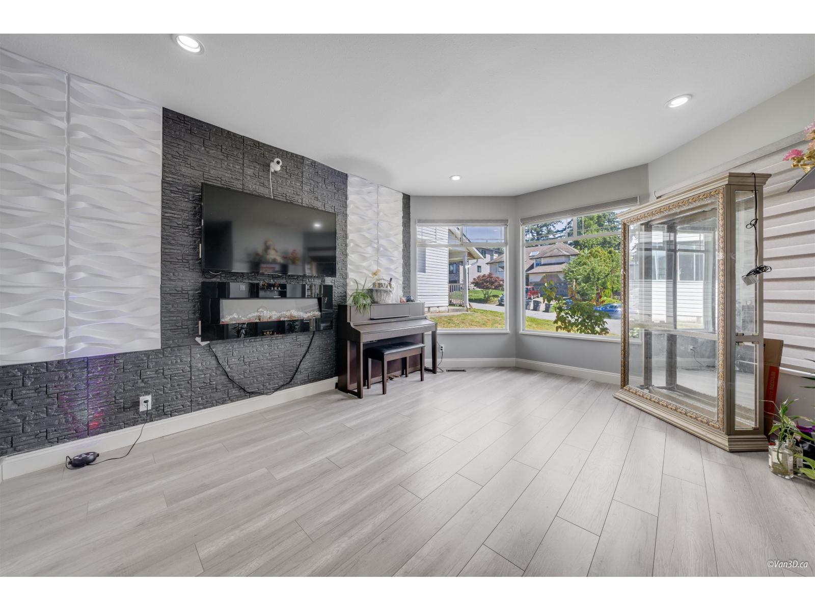 6841 142a Street, Surrey, British Columbia  V3W 0P3 - Photo 9 - R3046371