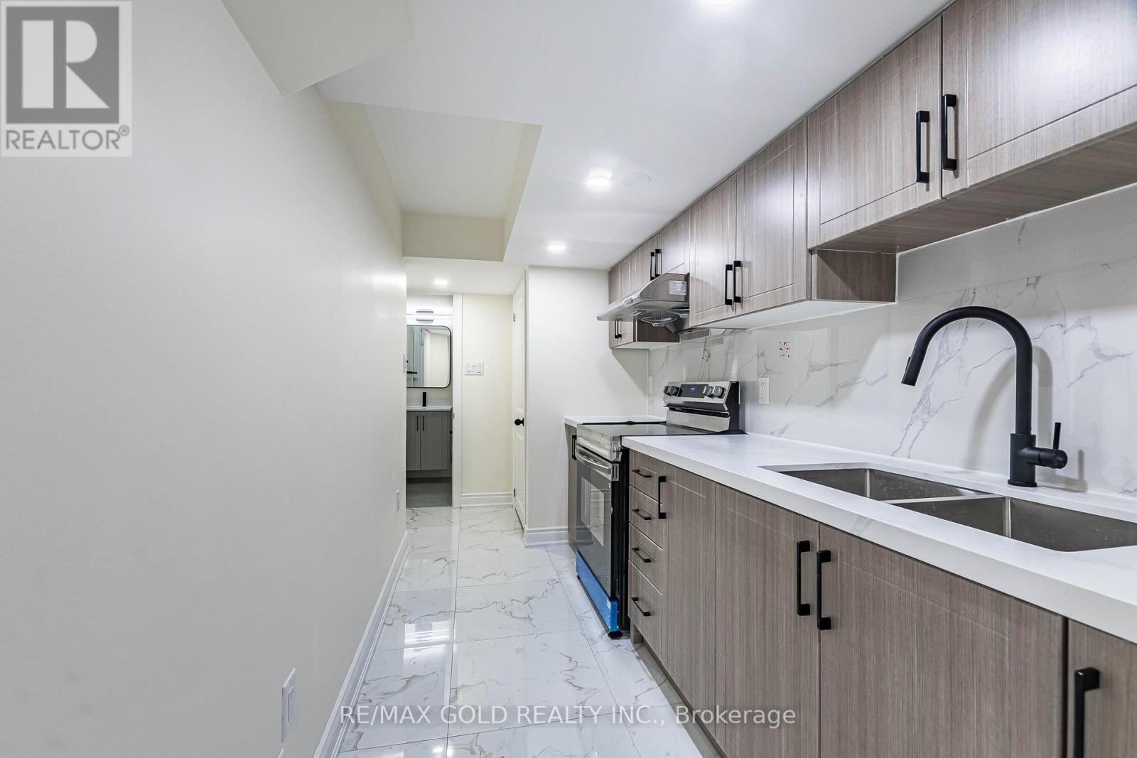 102 Leadenhall Road, Brampton, Ontario  L7A 4G9 - Photo 7 - W12395665
