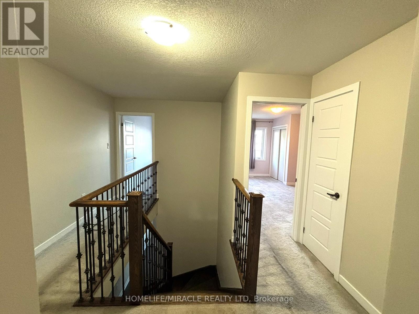 4 Hoover Road, Brampton, Ontario L7A 4L2 - Photo 12 - W12395691