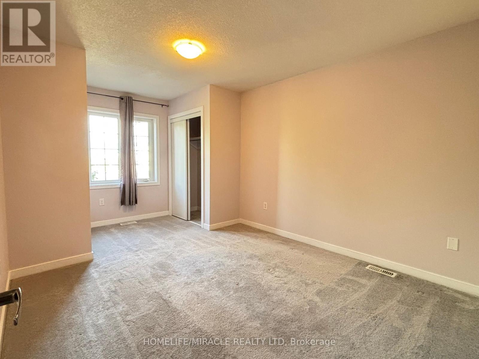 4 Hoover Road, Brampton, Ontario L7A 4L2 - Photo 14 - W12395691