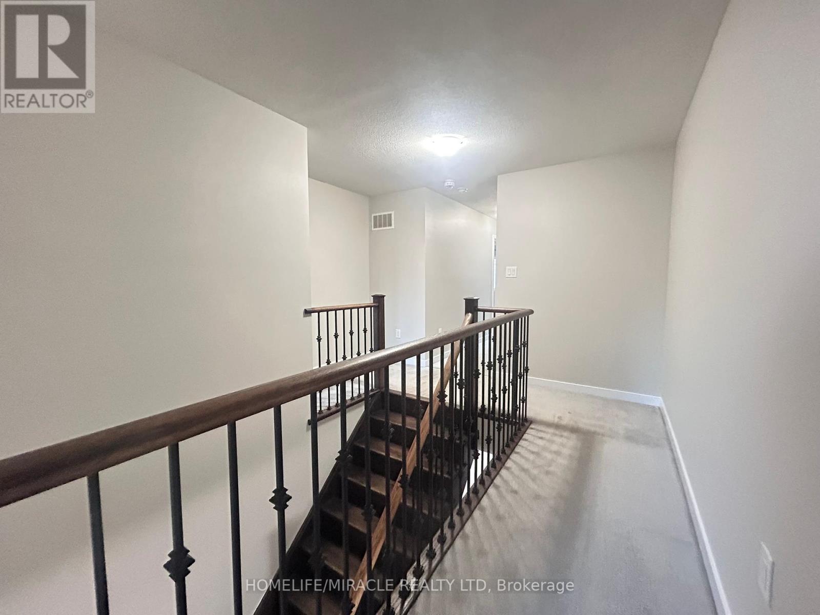 4 Hoover Road, Brampton, Ontario L7A 4L2 - Photo 15 - W12395691