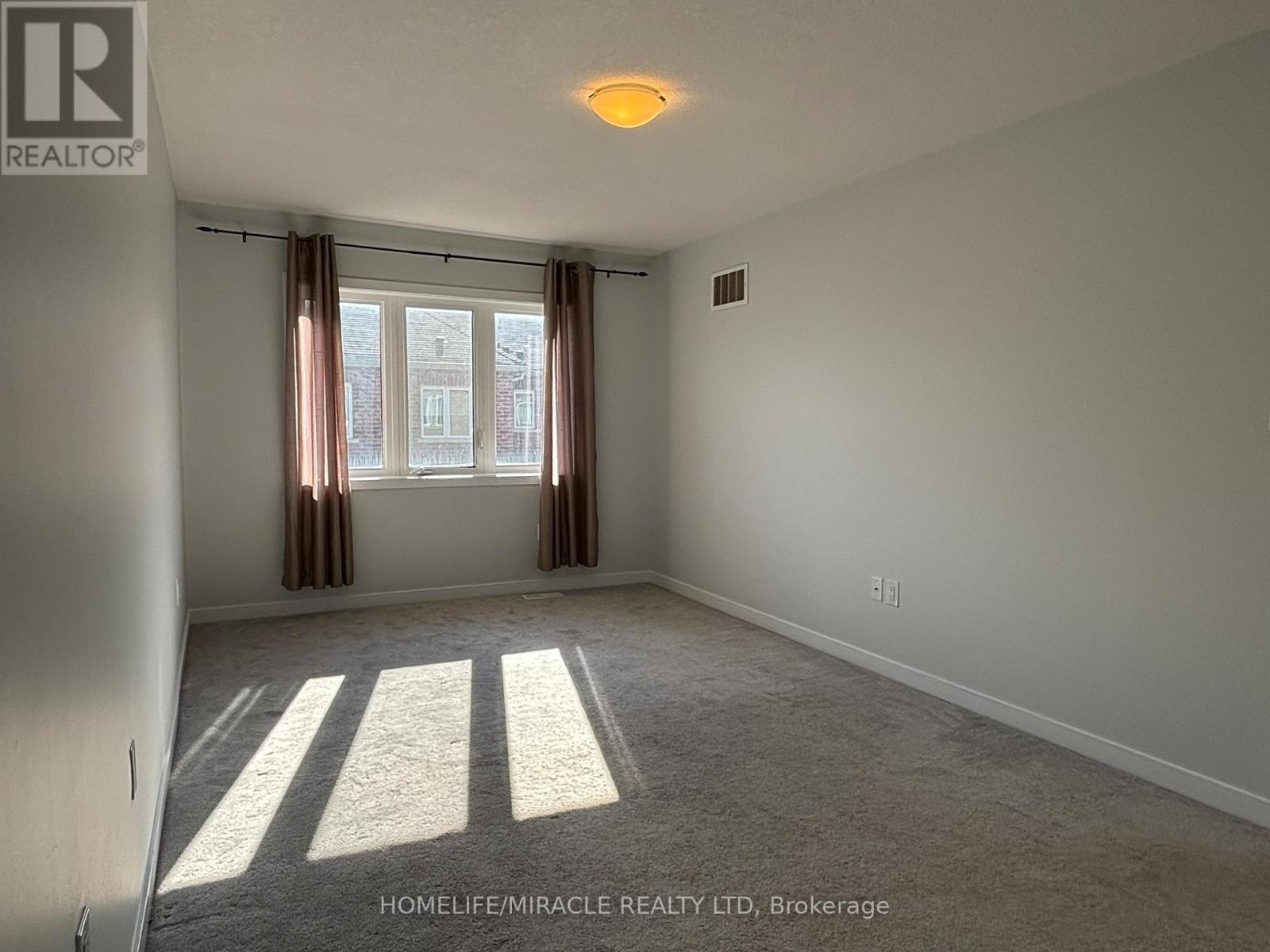 4 Hoover Road, Brampton, Ontario L7A 4L2 - Photo 20 - W12395691