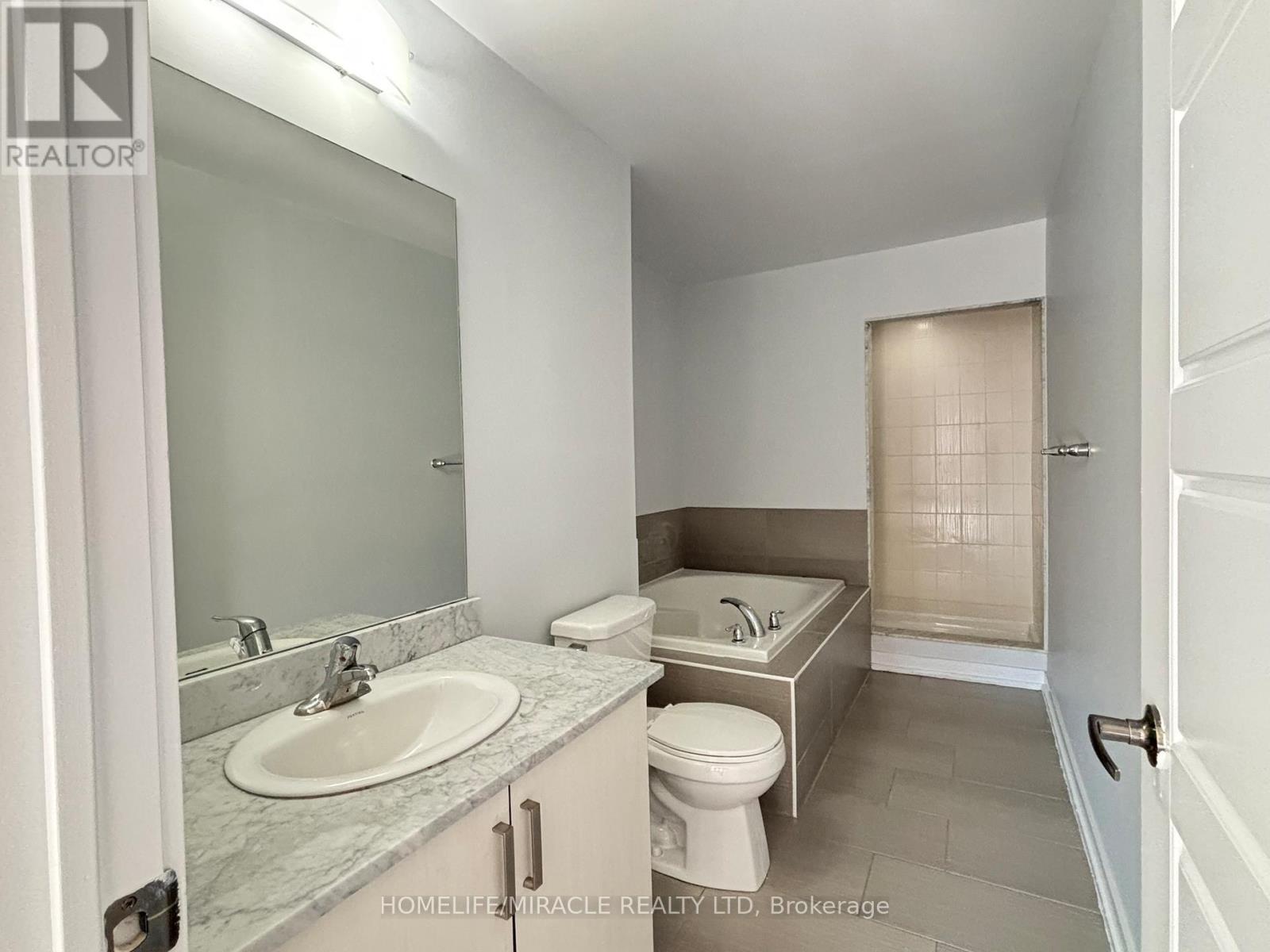 4 Hoover Road, Brampton, Ontario L7A 4L2 - Photo 23 - W12395691