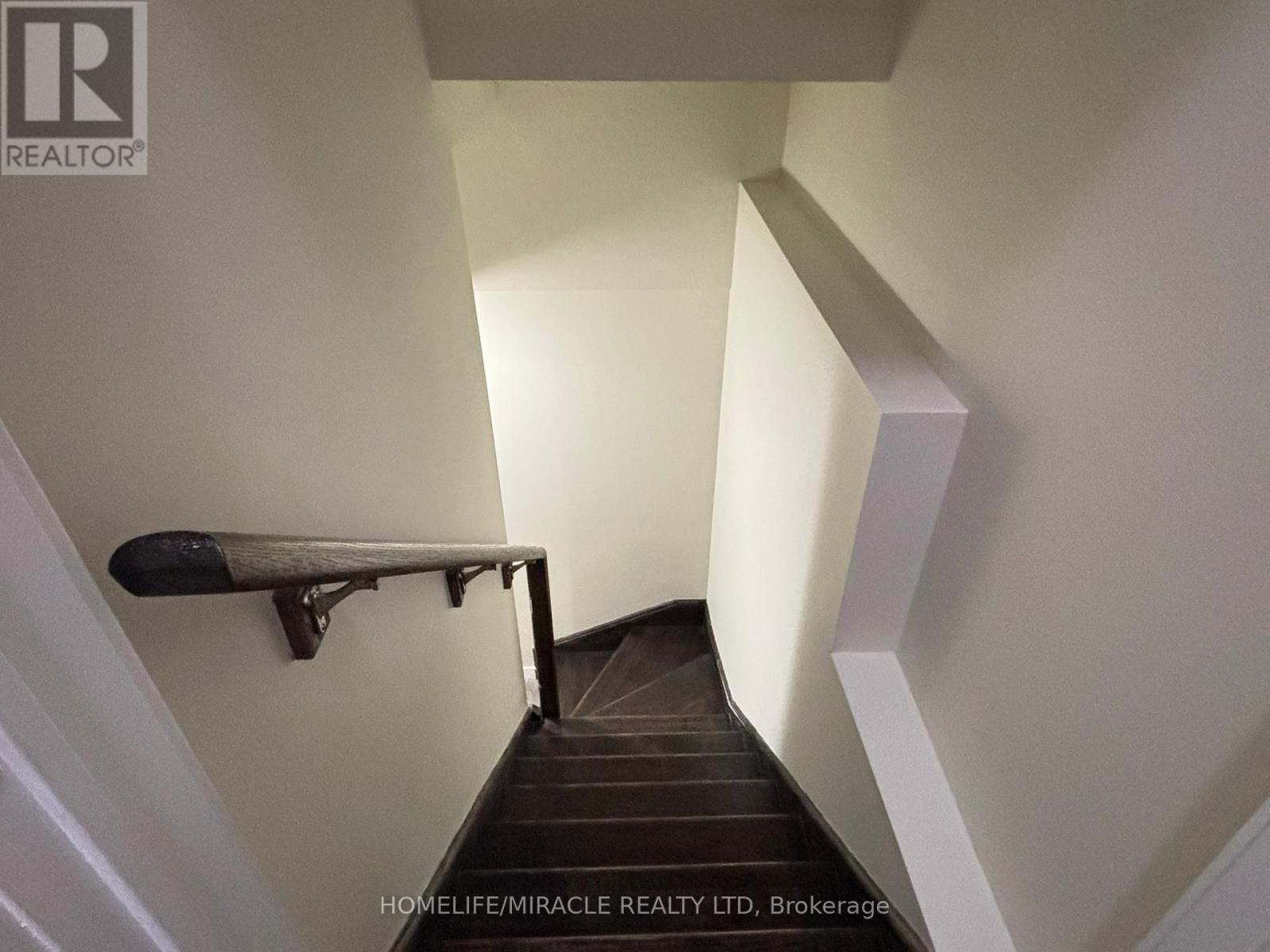 4 Hoover Road, Brampton, Ontario L7A 4L2 - Photo 24 - W12395691