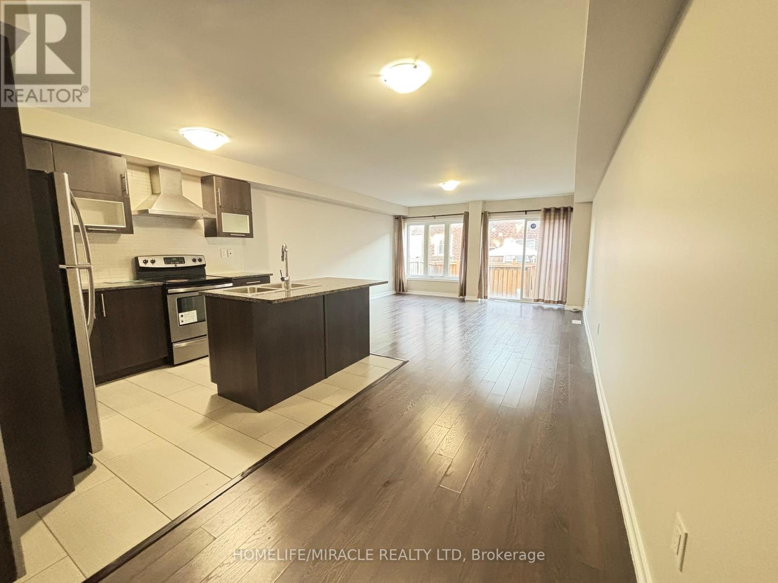 4 Hoover Road, Brampton, Ontario L7A 4L2 - Photo 6 - W12395691