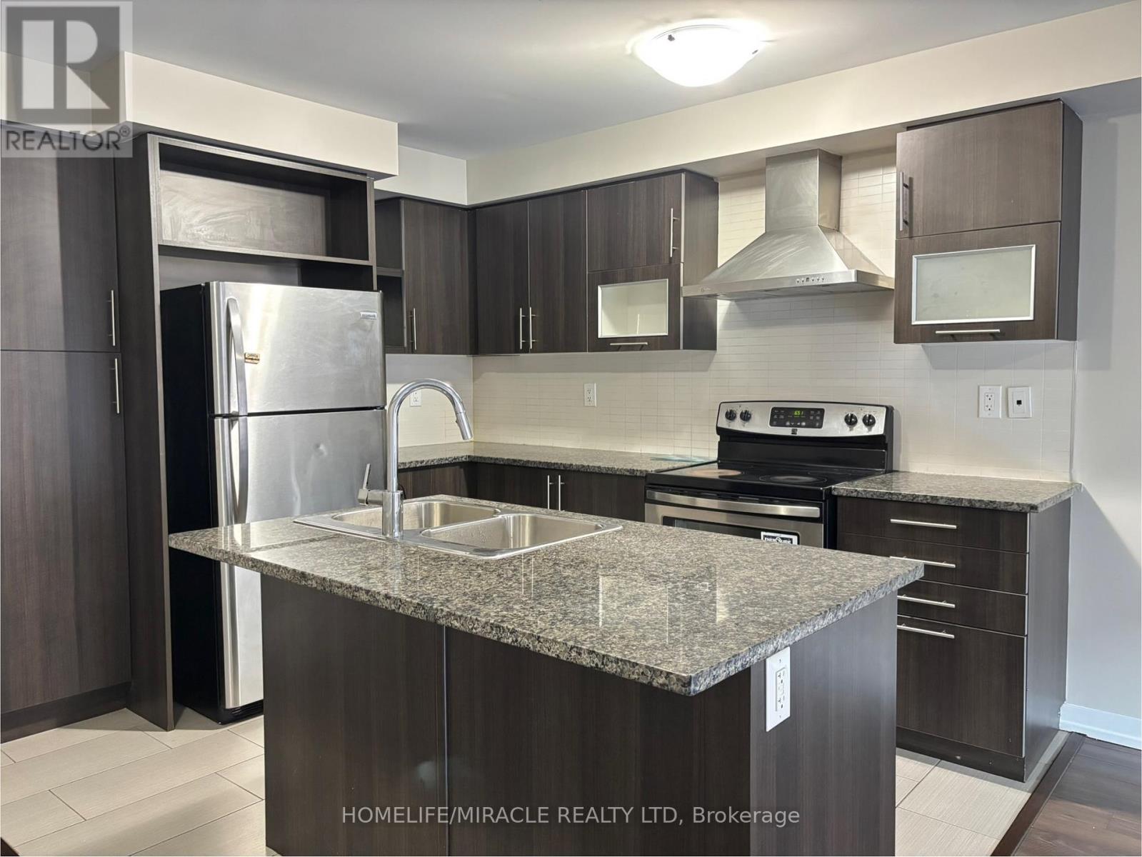 4 Hoover Road, Brampton, Ontario L7A 4L2 - Photo 7 - W12395691