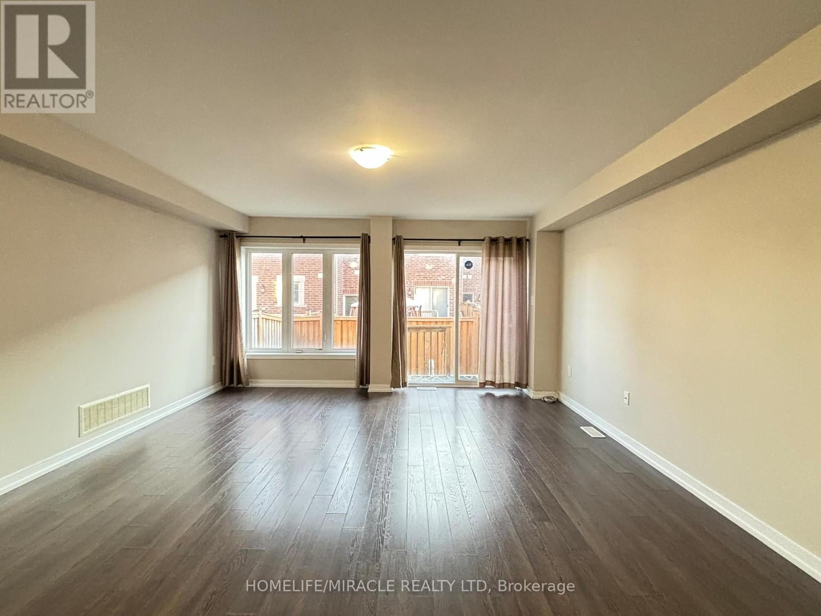 4 Hoover Road, Brampton, Ontario L7A 4L2 - Photo 8 - W12395691