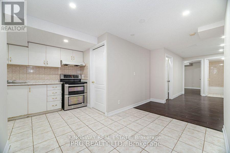 Bsmt - 803 Khan Crescent, Mississauga, Ontario  L5V 2R2 - Photo 14 - W12395702
